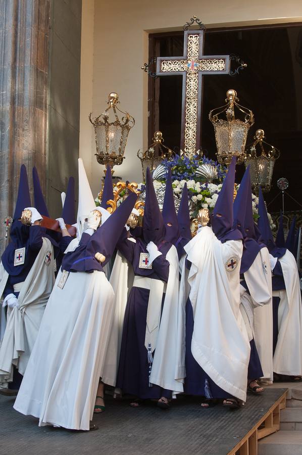 El Cristo de la Salud y el Señor del Rescate inundan de fervor el itinerario más nazareno.