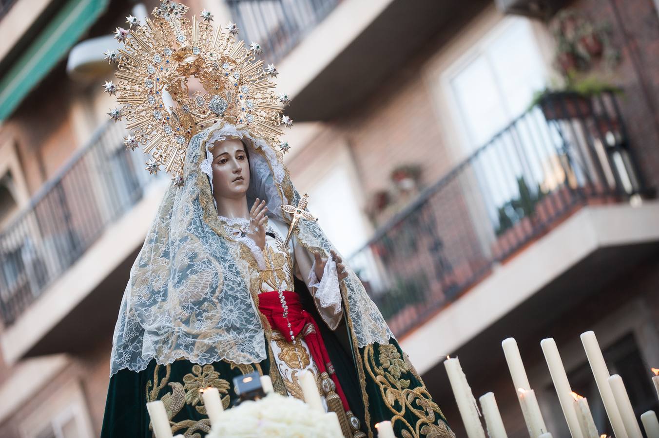 El Cristo de la Salud y el Señor del Rescate inundan de fervor el itinerario más nazareno.