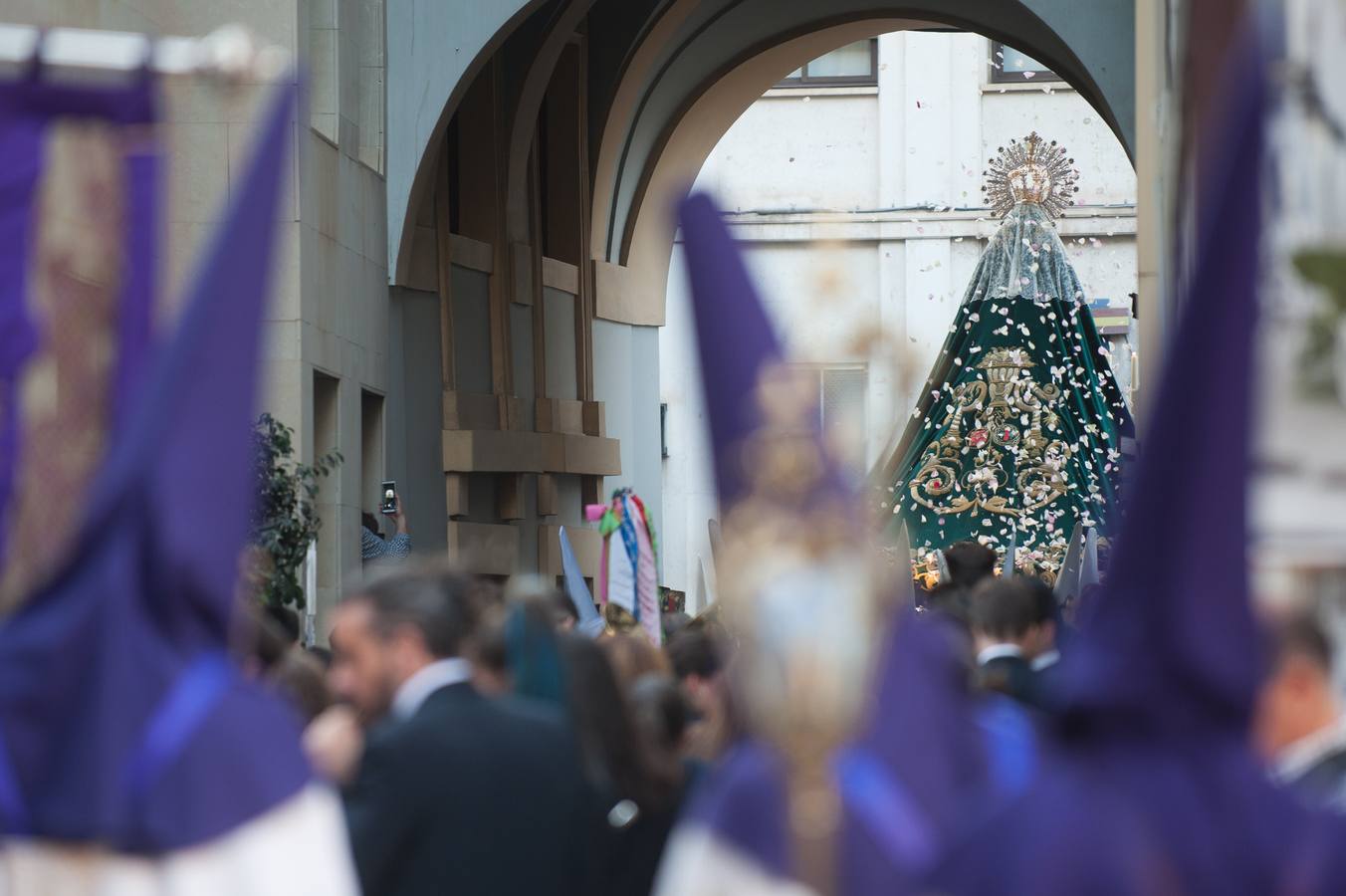 El Cristo de la Salud y el Señor del Rescate inundan de fervor el itinerario más nazareno.