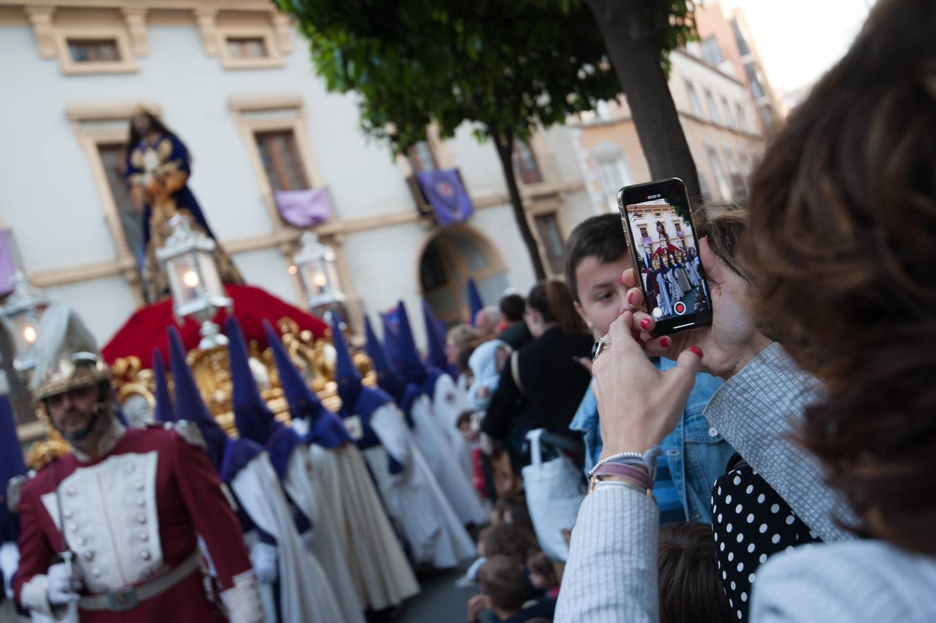 El Cristo de la Salud y el Señor del Rescate inundan de fervor el itinerario más nazareno.