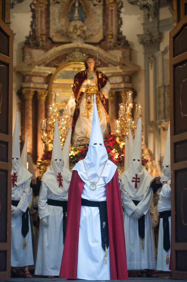 El Cristo de la Salud y el Señor del Rescate inundan de fervor el itinerario más nazareno.