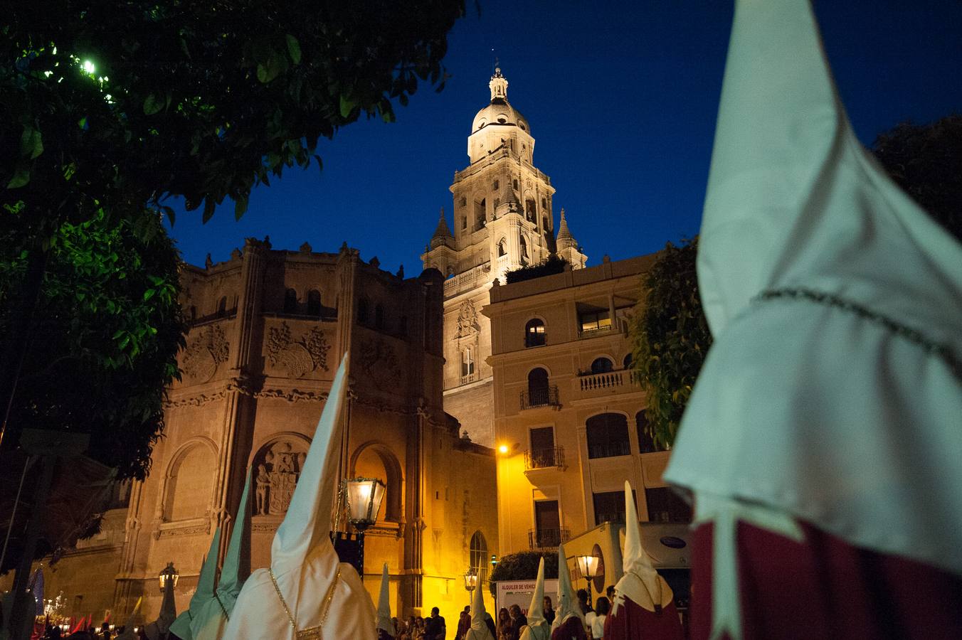 El Cristo de la Salud y el Señor del Rescate inundan de fervor el itinerario más nazareno.