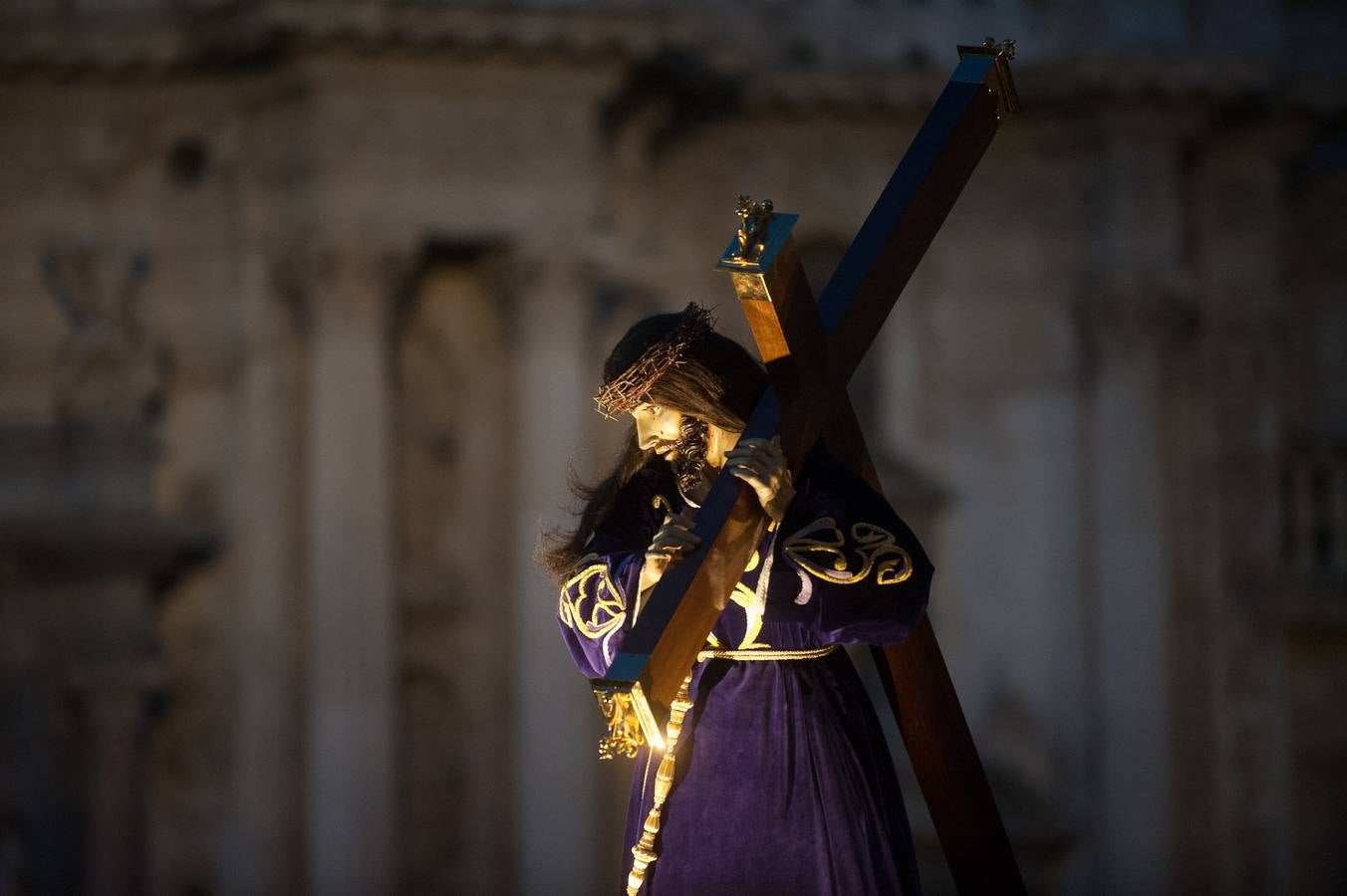 El Cristo de la Salud y el Señor del Rescate inundan de fervor el itinerario más nazareno.