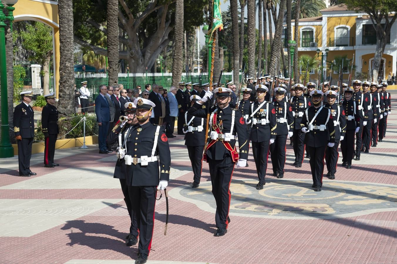 El Tercio de Levante constituye su escolta con soldados voluntarios que creen un privilegio acompañar a San Pedro y a la Virgen de la Soledad en la Semana Santa de Cartagena
