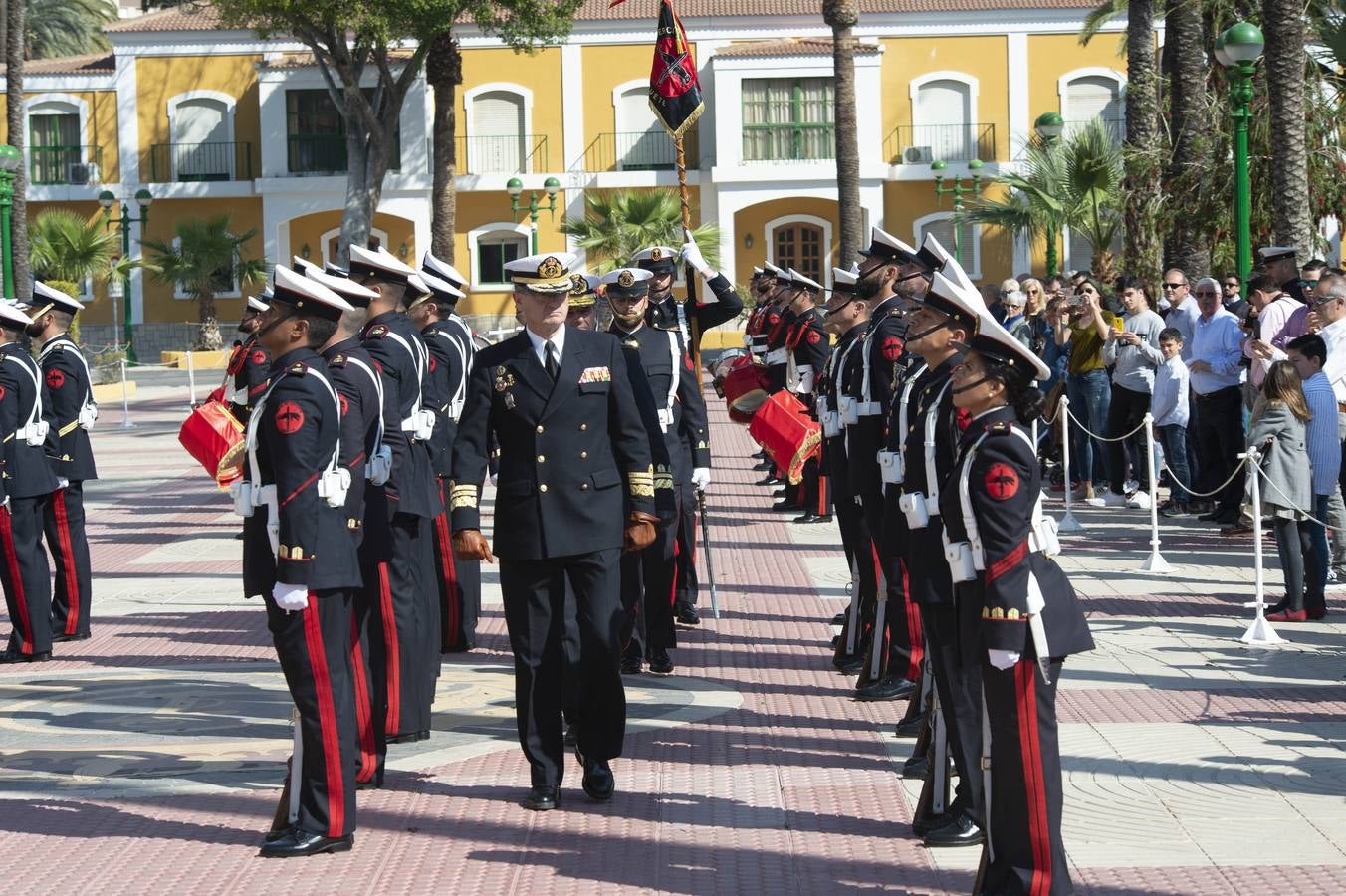 El Tercio de Levante constituye su escolta con soldados voluntarios que creen un privilegio acompañar a San Pedro y a la Virgen de la Soledad en la Semana Santa de Cartagena