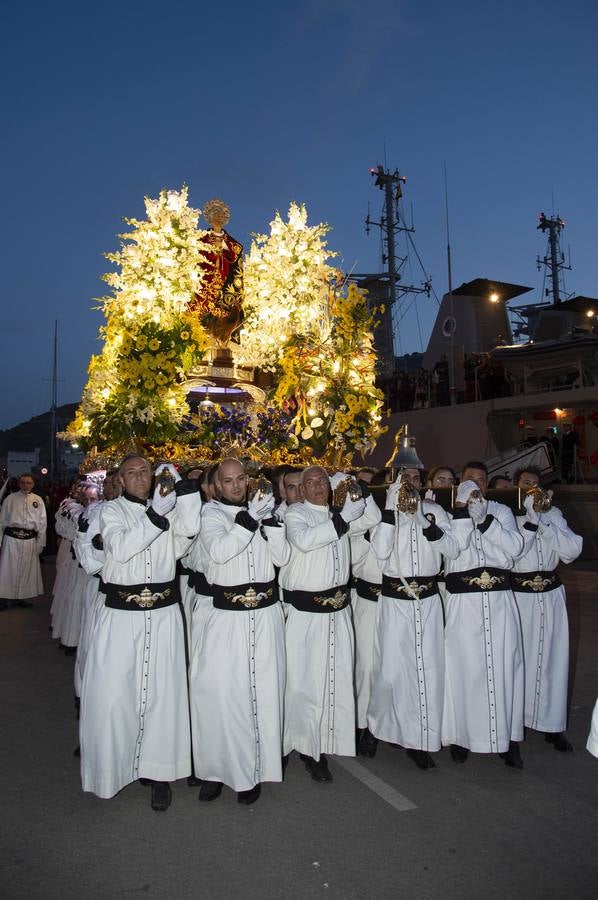 Los traslados de Juan, Pedro y Santiago entusiasman en el ocaso del Martes Santo