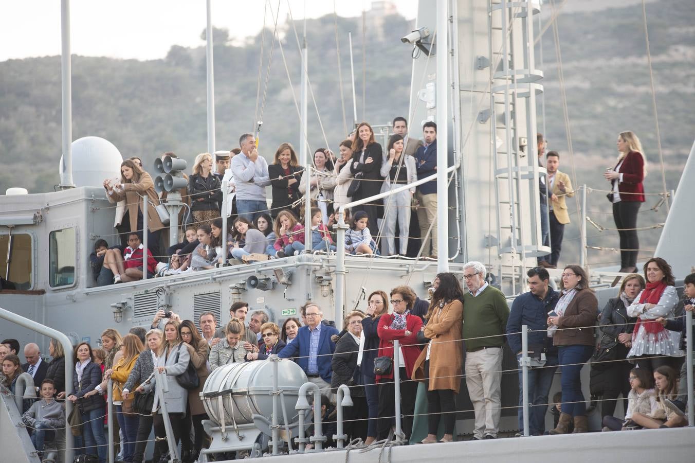 Los traslados de Juan, Pedro y Santiago entusiasman en el ocaso del Martes Santo