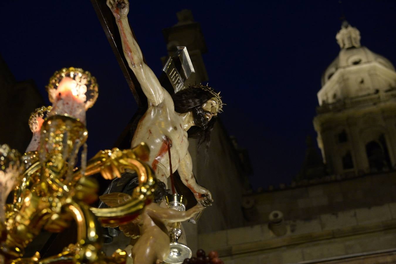 Miles de penitentes, estantes y mayordomos se sumaron a otros tantos murcianos que un año más colmaron la carrera