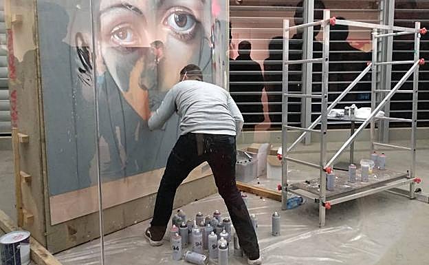 Intervención de arte urbano realizada en el patio de Muram.