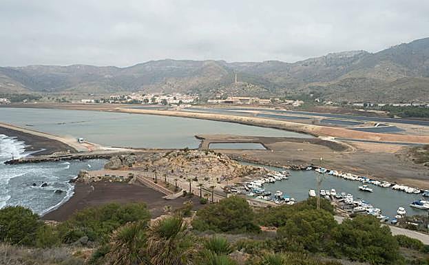 Imagen panorámica de la bahía de Portman.