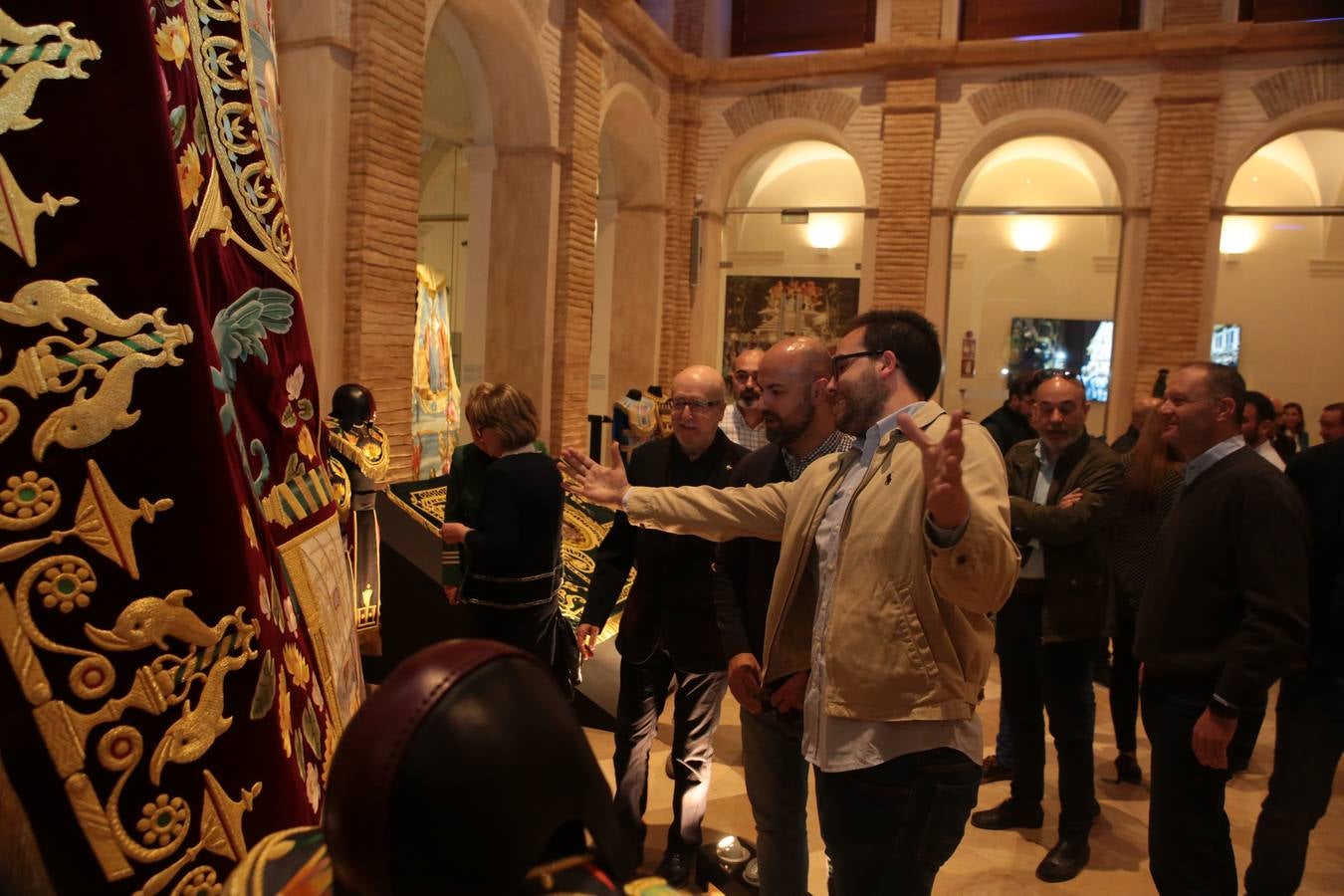 La cofradía lorquina enriquece su procesión romana con estas piezas a las que se ha dedicado un año entero.