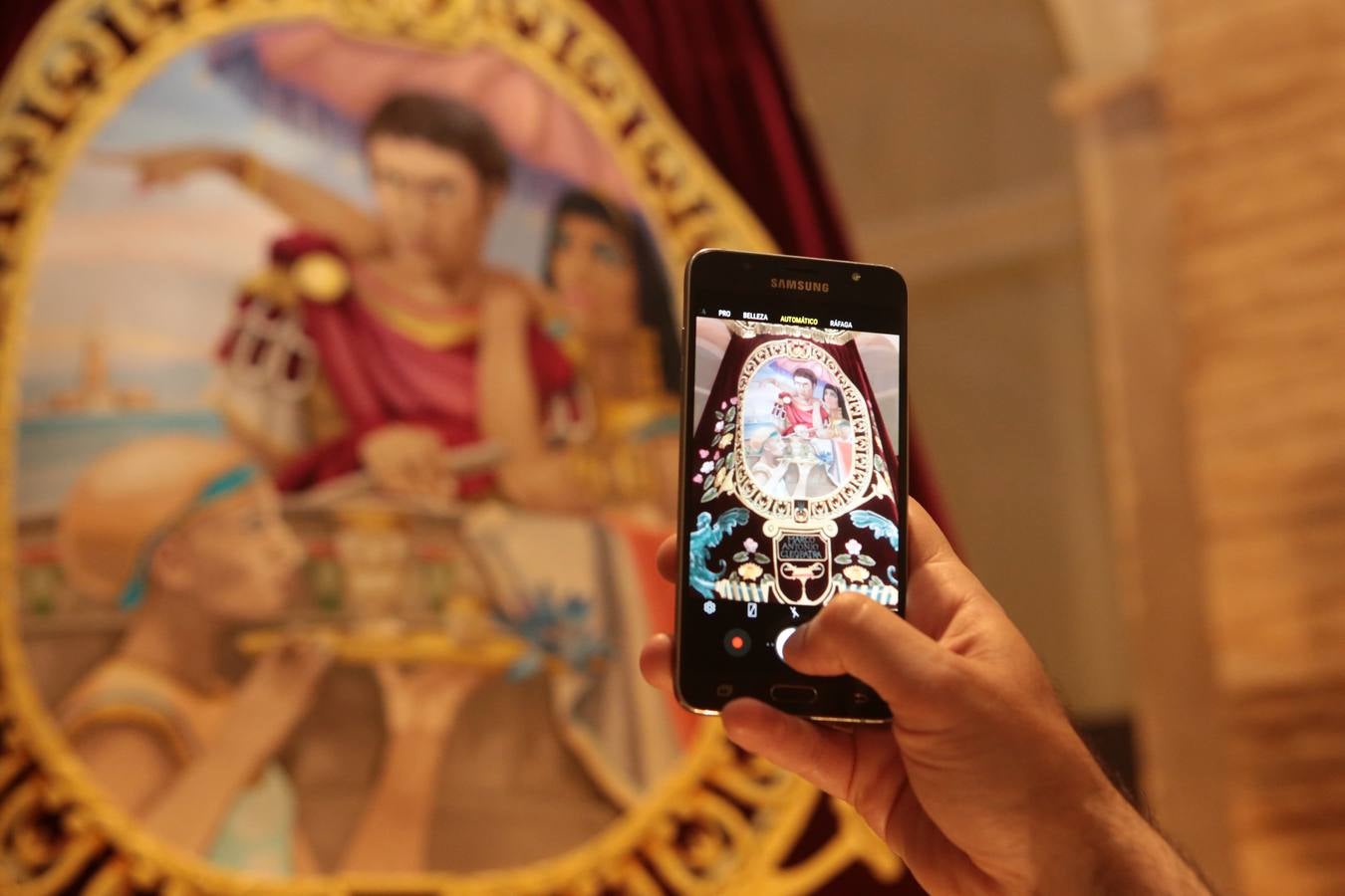 La cofradía lorquina enriquece su procesión romana con estas piezas a las que se ha dedicado un año entero.