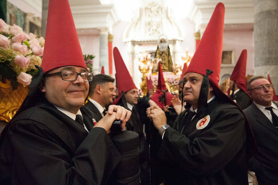 Tras la suspensión de la procesión los fieles pudieron asistir a un encuentro de los pasos realizado en la Plaza de San Antolín