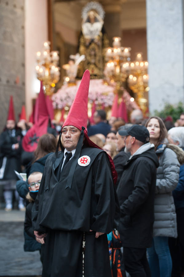 Tras la suspensión de la procesión los fieles pudieron asistir a un encuentro de los pasos realizado en la Plaza de San Antolín