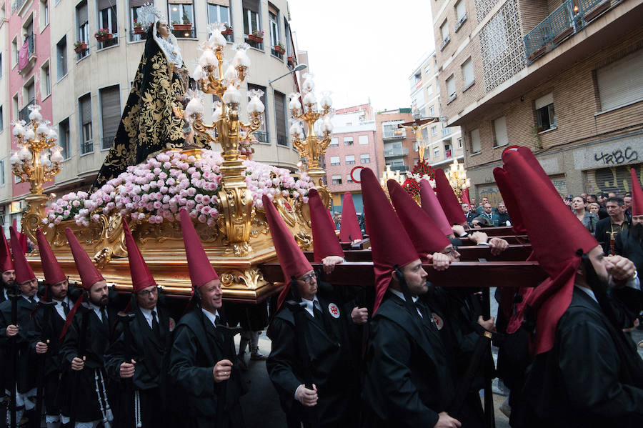 Tras la suspensión de la procesión los fieles pudieron asistir a un encuentro de los pasos realizado en la Plaza de San Antolín