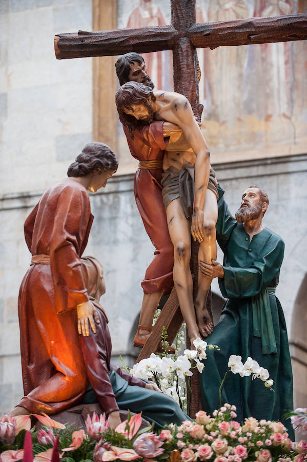 Tras la suspensión de la procesión los fieles pudieron asistir a un encuentro de los pasos realizado en la Plaza de San Antolín