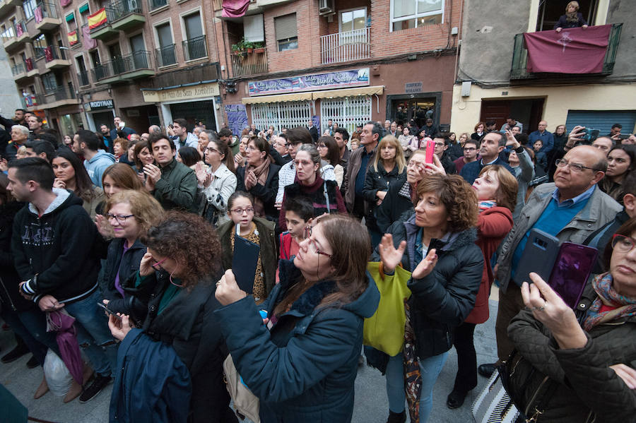 Tras la suspensión de la procesión los fieles pudieron asistir a un encuentro de los pasos realizado en la Plaza de San Antolín