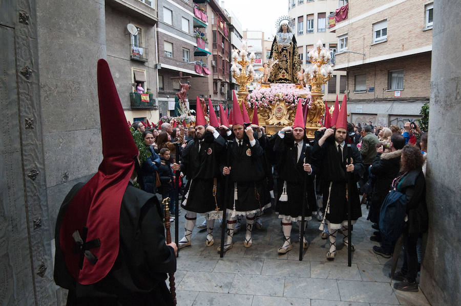 Tras la suspensión de la procesión los fieles pudieron asistir a un encuentro de los pasos realizado en la Plaza de San Antolín