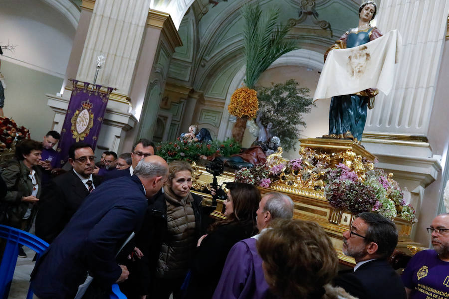 La hermana del Rey Felipe VI se acercó a la Iglesia de Nuestro Padre Jesús para contemplar los pasos que no pudieron desfilar este Viernes Santo por las calles de Murcia