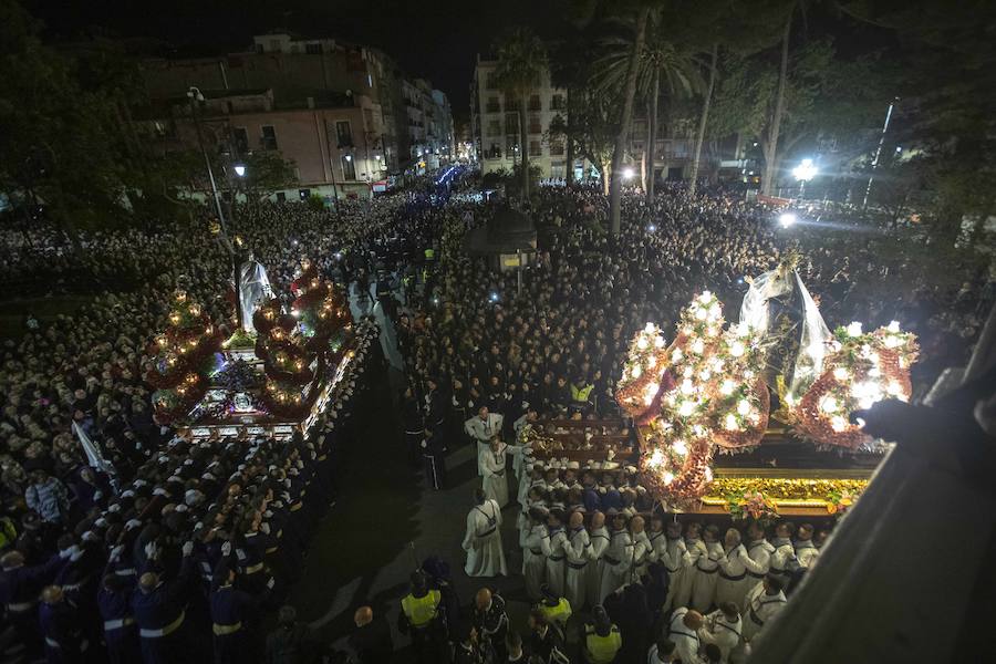 La procesión marraja, adelantada dos horas, sale entre plásticos y es vivida por miles de procesionistas durante la madrugada