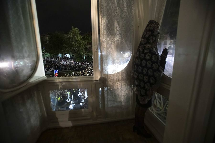 La procesión marraja, adelantada dos horas, sale entre plásticos y es vivida por miles de procesionistas durante la madrugada