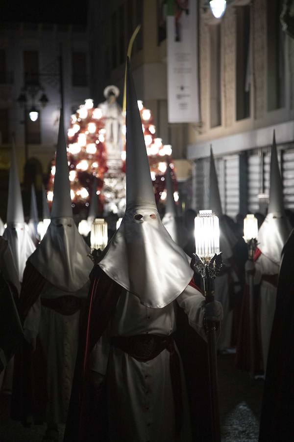 La procesión marraja, adelantada dos horas, sale entre plásticos y es vivida por miles de procesionistas durante la madrugada