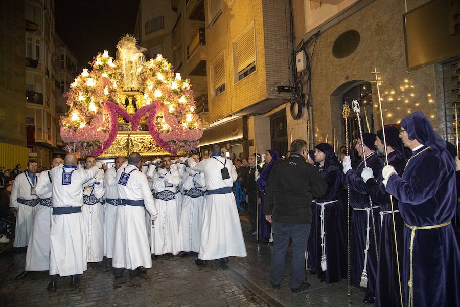 La procesión marraja, adelantada dos horas, sale entre plásticos y es vivida por miles de procesionistas durante la madrugada
