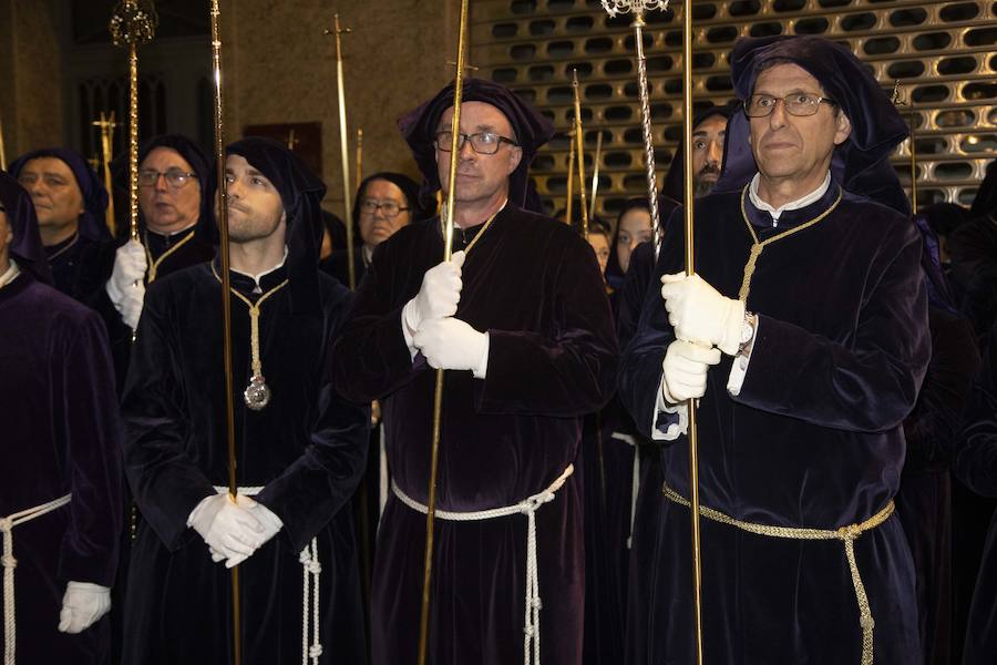 La procesión marraja, adelantada dos horas, sale entre plásticos y es vivida por miles de procesionistas durante la madrugada
