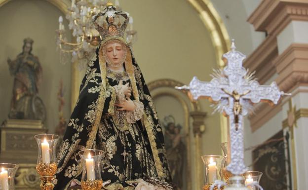 Imagen de Nuestra Señora del Rosario en sus Misterios Dolorosos, este sábado, en la iglesia de Santa Catalina.