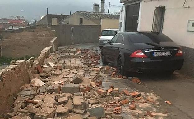 Las fuertes lluvias y los vientos dejan en Jumilla una veintena de destrozos