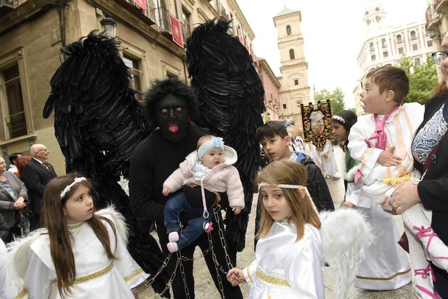 La procesión que pone fin a la Semana Santa murciana ha podido vencer a la previsión de lluvias, aunque ha tenido que retirarse antes de lo previsto