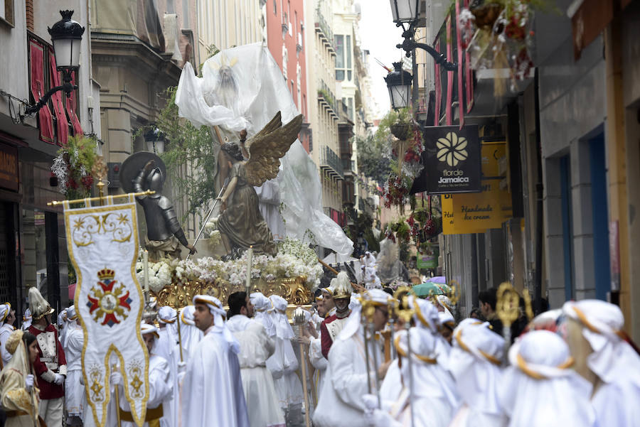 La procesión que pone fin a la Semana Santa murciana ha podido vencer a la previsión de lluvias, aunque ha tenido que retirarse antes de lo previsto