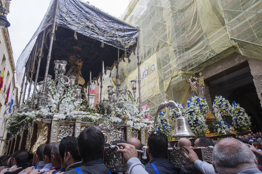 Los fieles pudieron mostrar su fervor en el interior de la iglesia de Santa María de Gracia