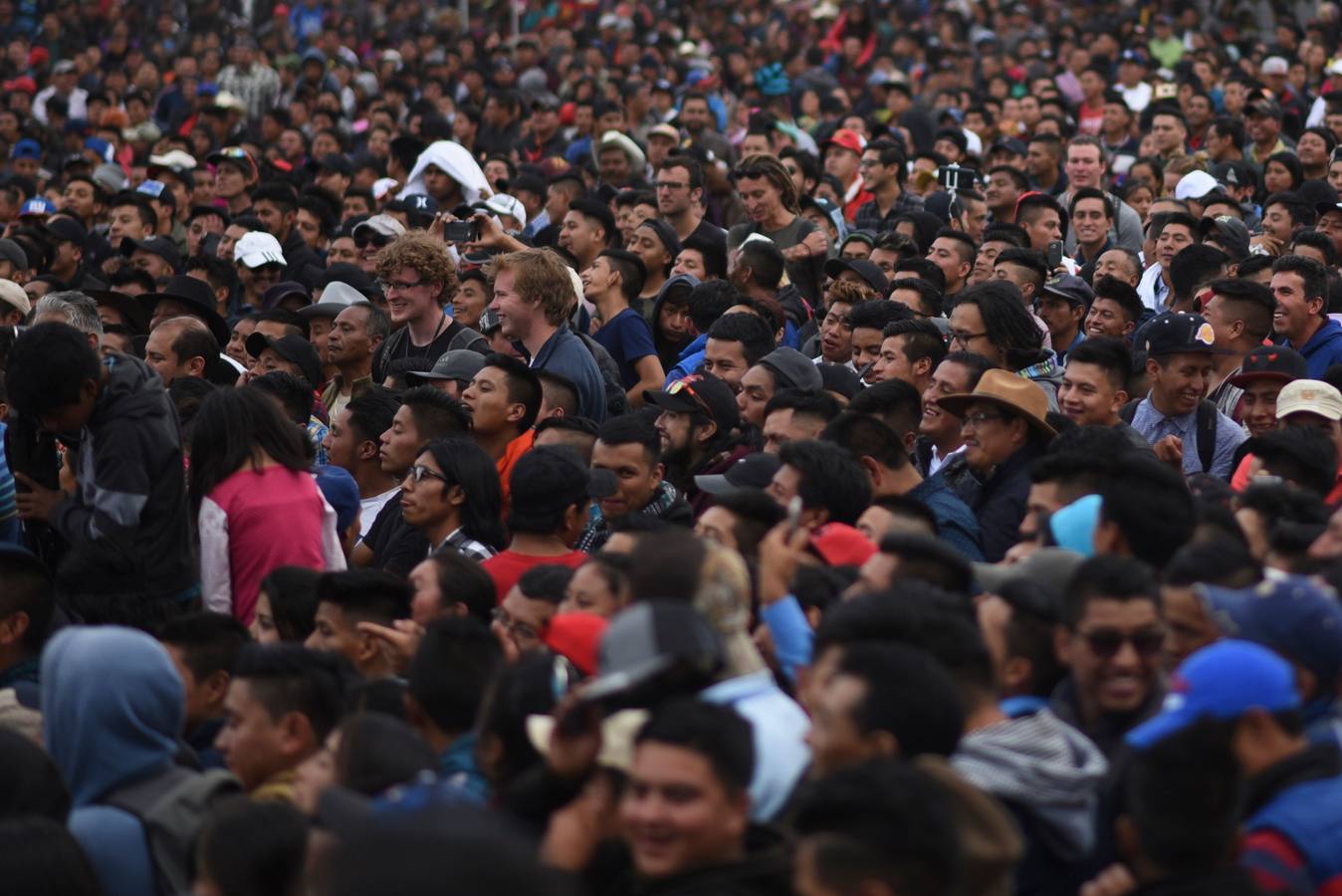 En la comunidad de Chivarreto, Totonicapán (Guatemala), se tiene como tradición celebrar peleas en el centro de la comunidad, el Viernes Santo, en donde mujeres y hombres pelean en un ring.