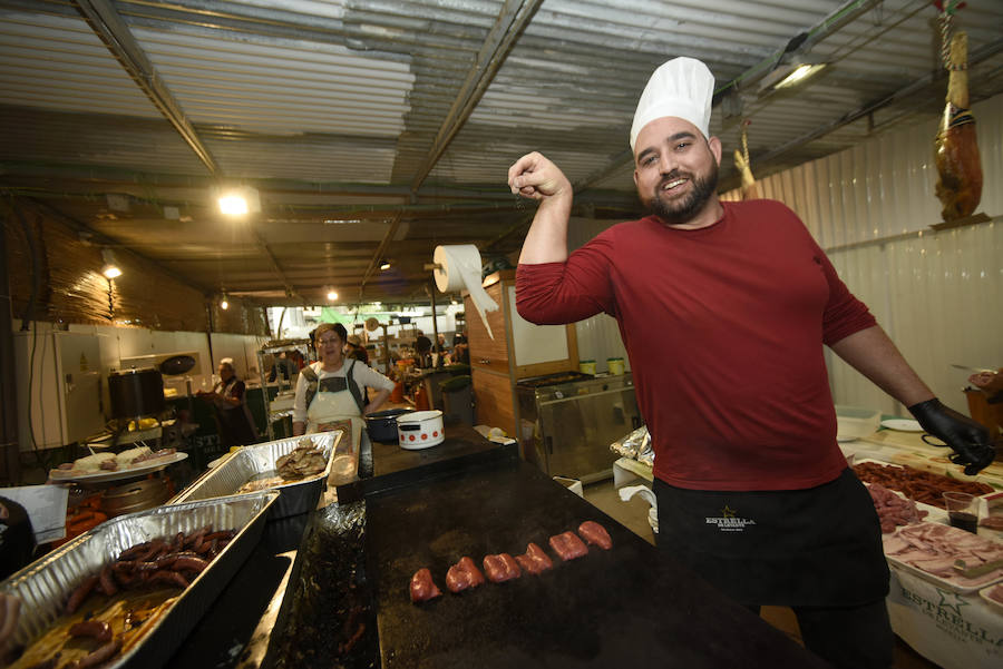 Miles de murcianos disfrutaron del día del Bando de la Huerta en las decenas de barracas huertanas instaladas en la ciudad para las fiestas de primavera