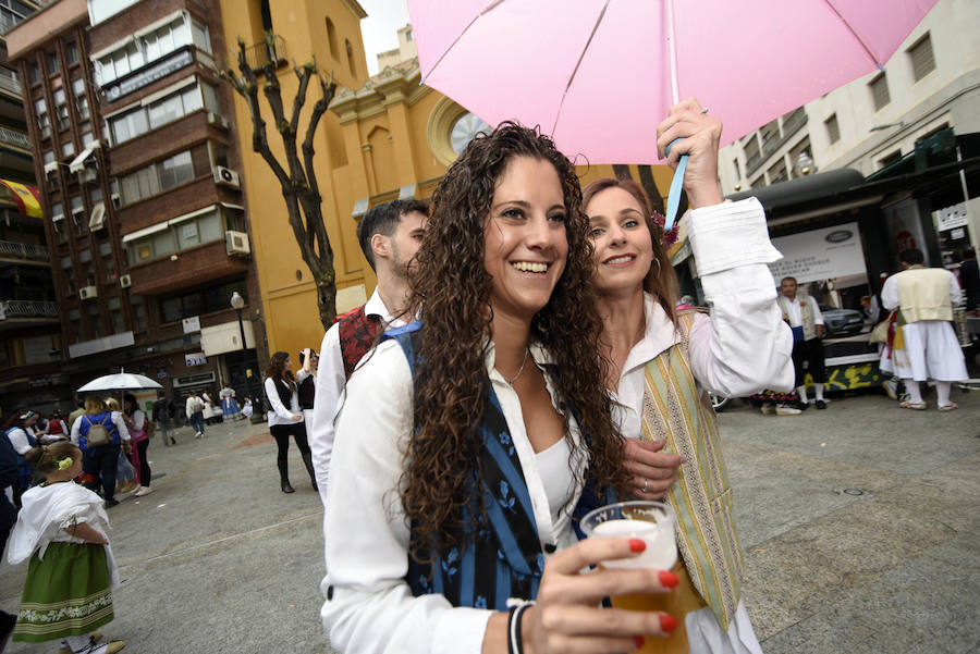 Miles de murcianos disfrutaron del día del Bando de la Huerta en las decenas de barracas huertanas instaladas en la ciudad para las fiestas de primavera