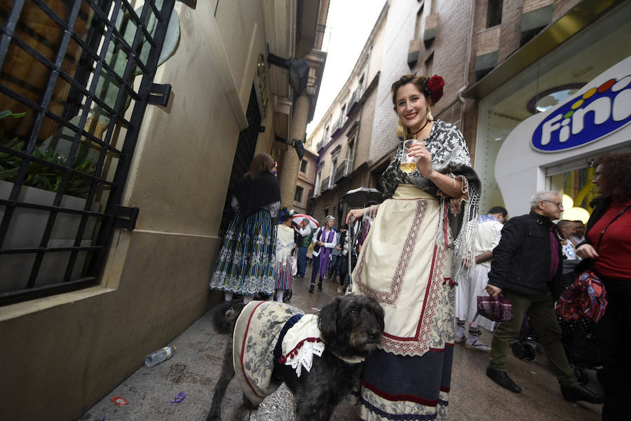 Miles de murcianos disfrutaron del día del Bando de la Huerta en las decenas de barracas huertanas instaladas en la ciudad para las fiestas de primavera