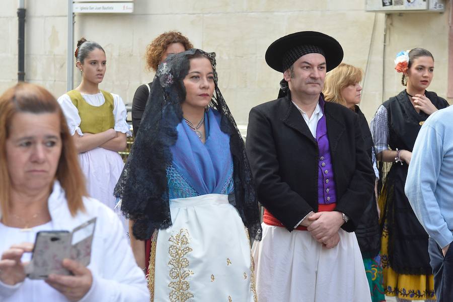 Los trajes regionales inundan el centro de la ciudad, aprovechando la tradicional y tempranera misa huertana