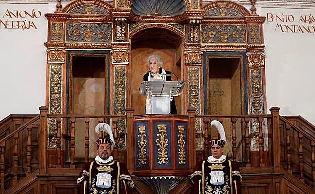 Imagen principal - Imágenes de la entrega del Premio Cervantes a la escritora Ida Vitale.