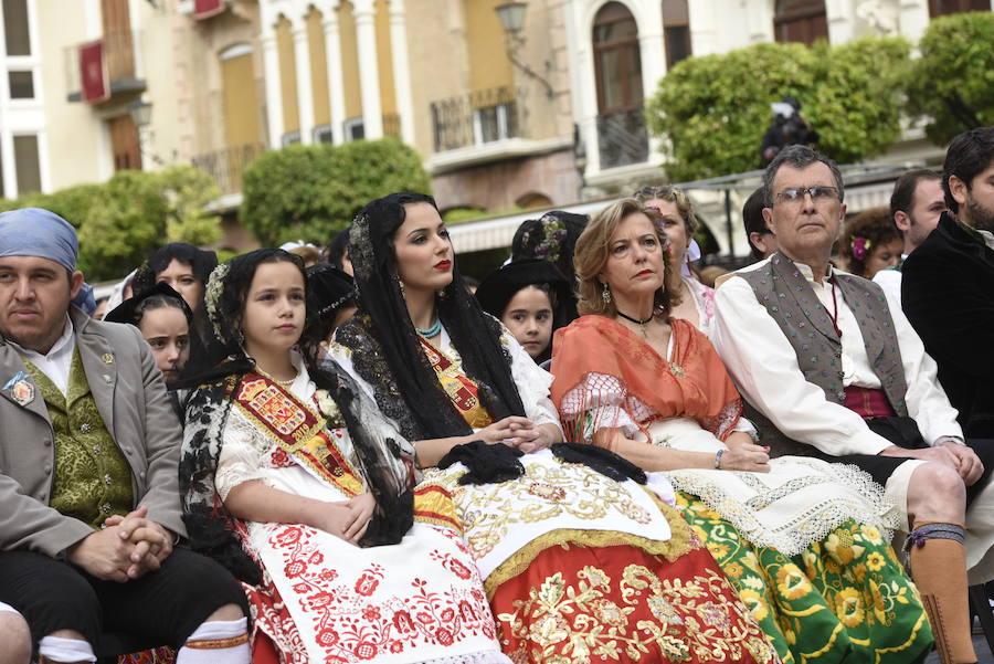 Los huertanos abarrotan la plaza belluga en su tradicional cita matinal con la Patrona de Murcia, que recorrió posteriormente en procesión las principales calles del centro urbano