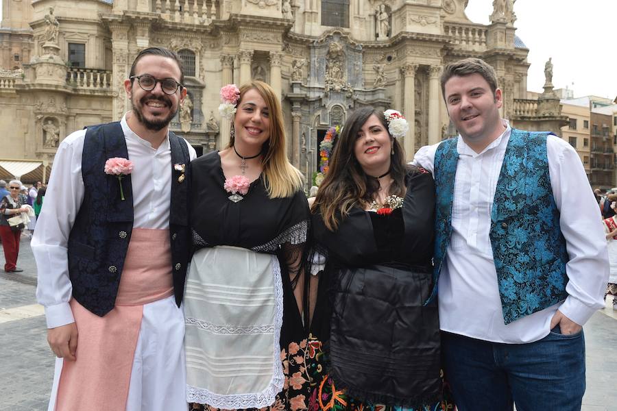 La lluvia no impidió que miles de huertanos tomaran las calles de Murcia en el día grande de las FIestas de Primavera