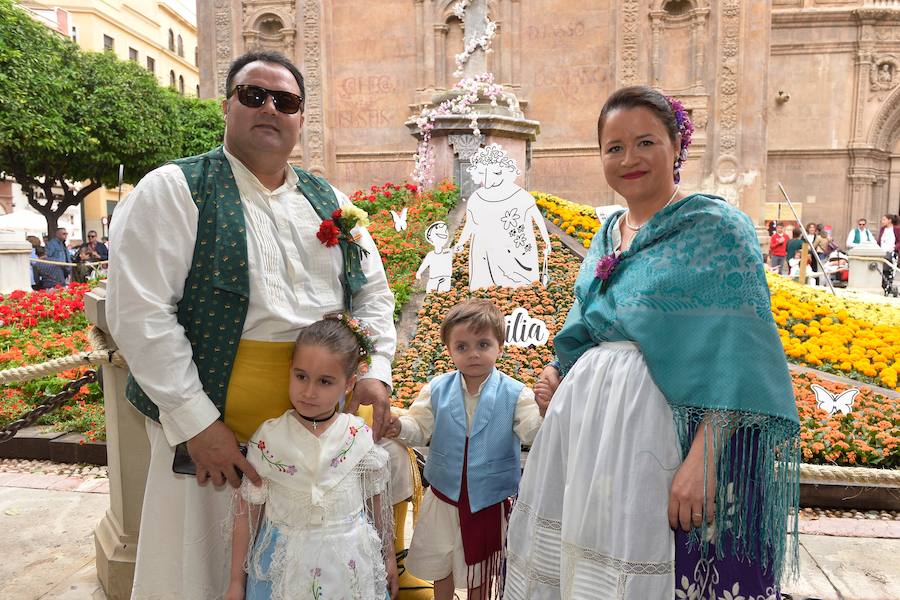 La lluvia no impidió que miles de huertanos tomaran las calles de Murcia en el día grande de las FIestas de Primavera