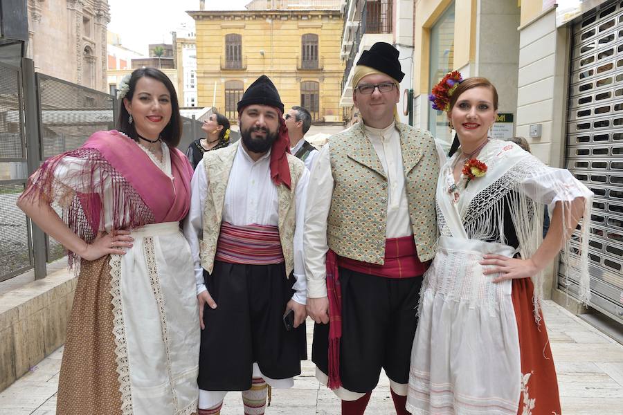 La lluvia no impidió que miles de huertanos tomaran las calles de Murcia en el día grande de las FIestas de Primavera