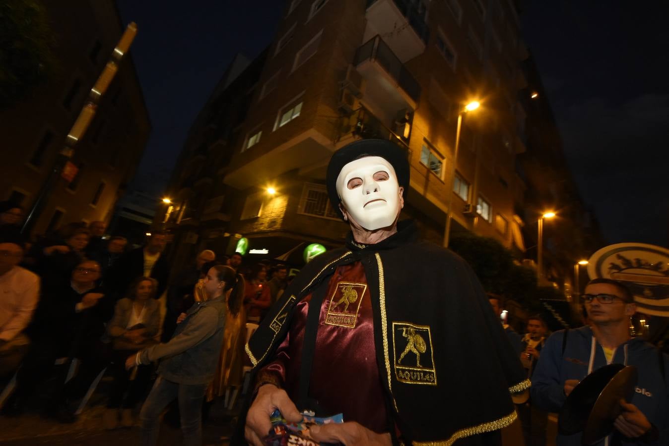 Más de 50 grupos de calle conformaron la cabeza del desfile que dio la bienvenida un año más a la Sardina