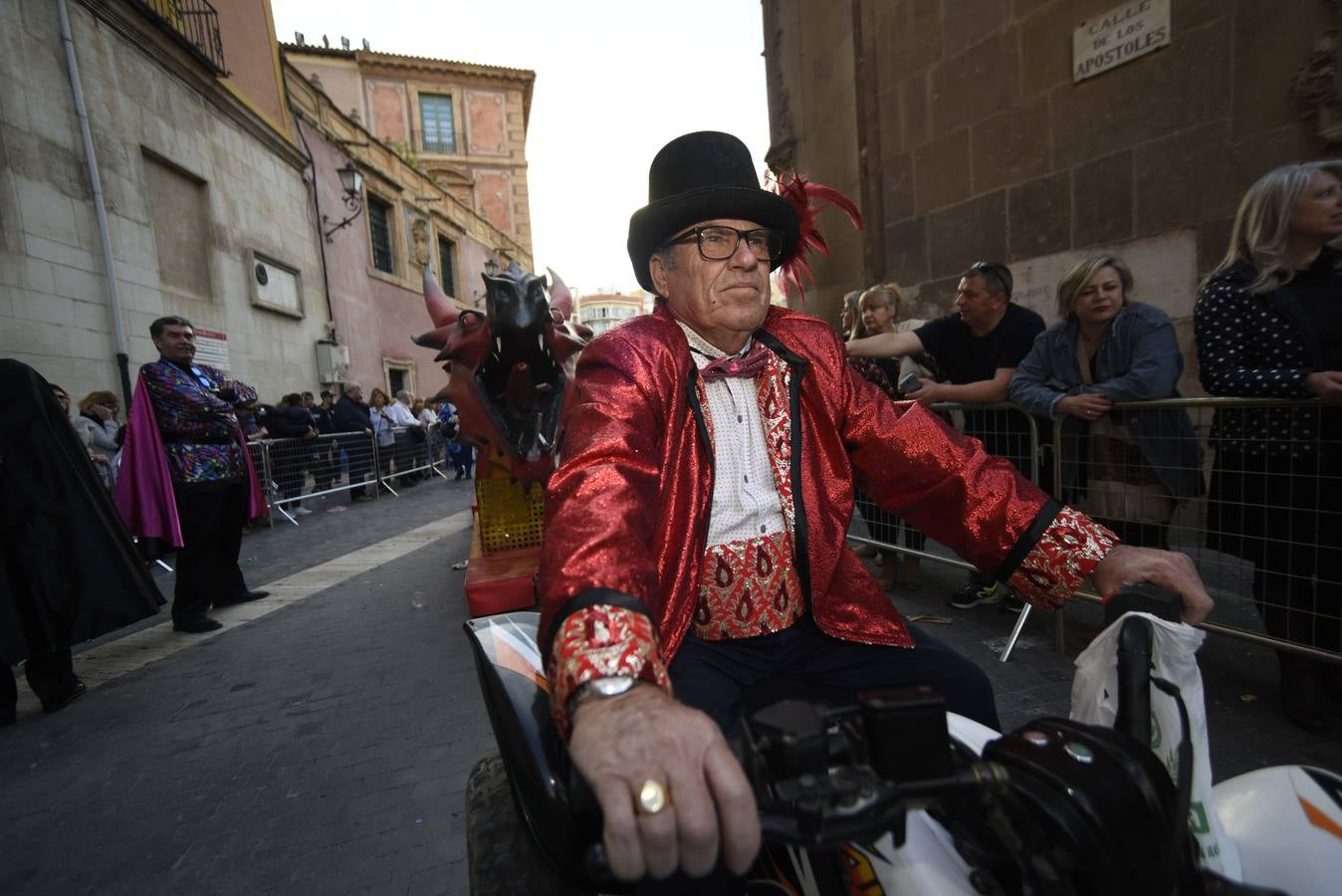 Más de 50 grupos de calle conformaron la cabeza del desfile que dio la bienvenida un año más a la Sardina