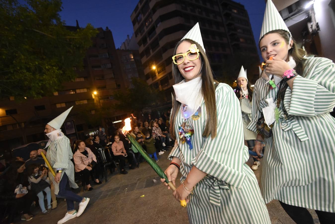 Más de 50 grupos de calle conformaron la cabeza del desfile que dio la bienvenida un año más a la Sardina