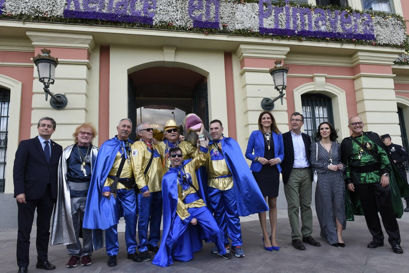 Más de 50 grupos de calle conformaron la cabeza del desfile que dio la bienvenida un año más a la Sardina