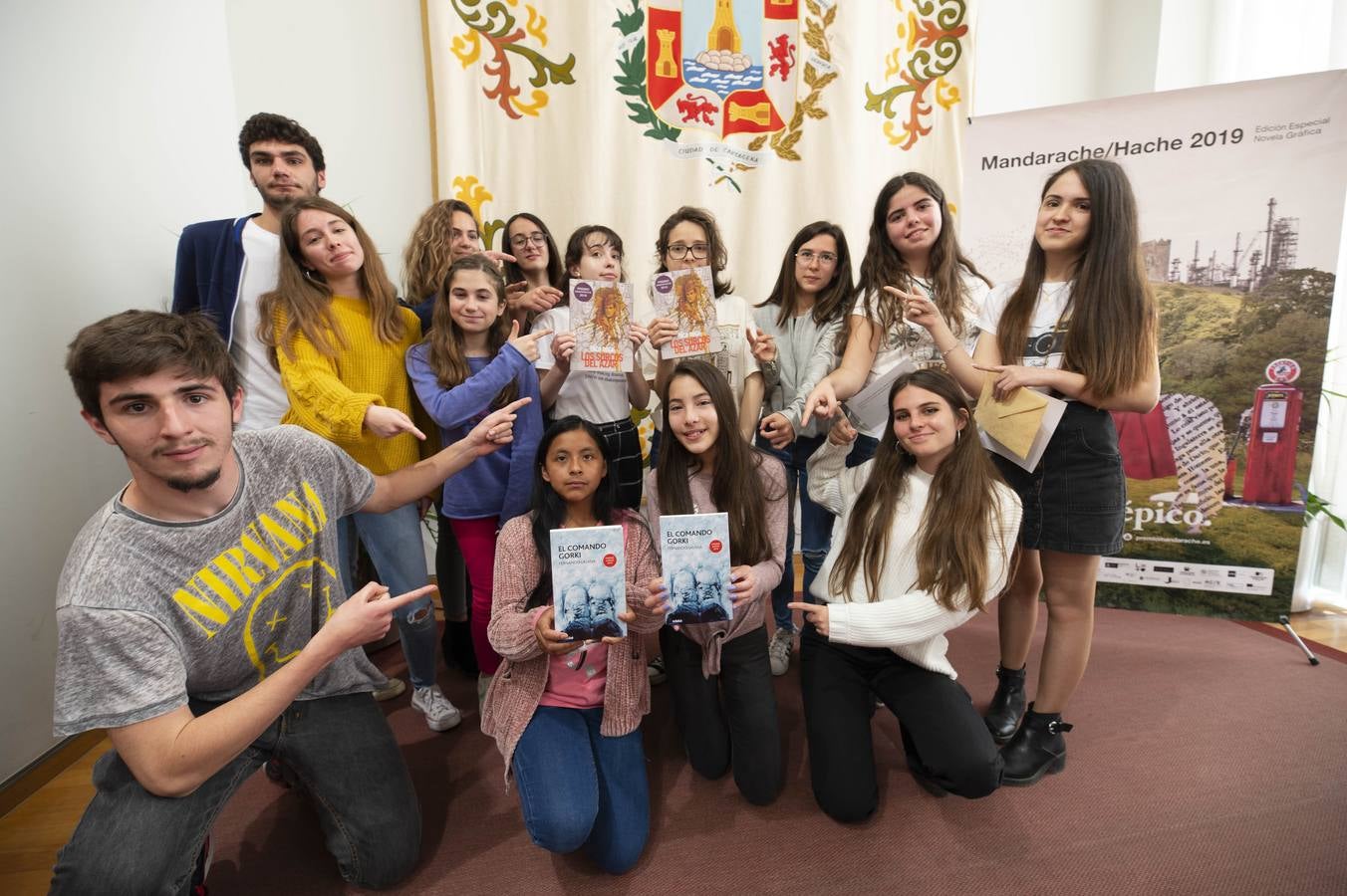 Casi cuatro mil jóvenes de entre 15 y 30 años eligieron a Paco Roca ganador del Premio Mandarache por su novela gráfica 'Los surcos del azar' y cerca de dos mil concedieron el Hache a Fernando Lalana por su obra 'El comando Gorki', en unas votaciones cuyo resultado fue dado a conocer este viernes en el Palacio Consistorial de Cartagena