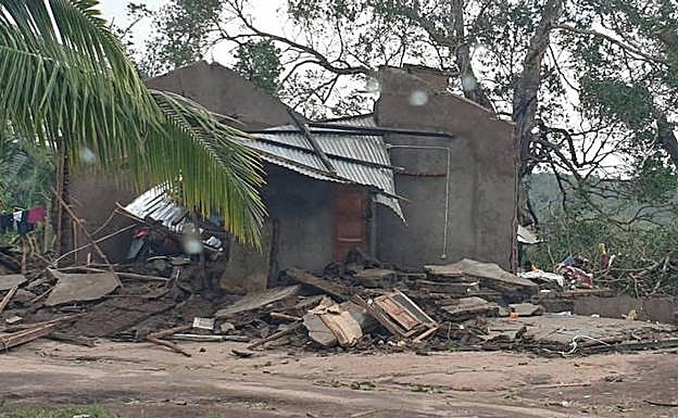 Destrozos causados por el ciclón 'Kenneth' en Mozambique.