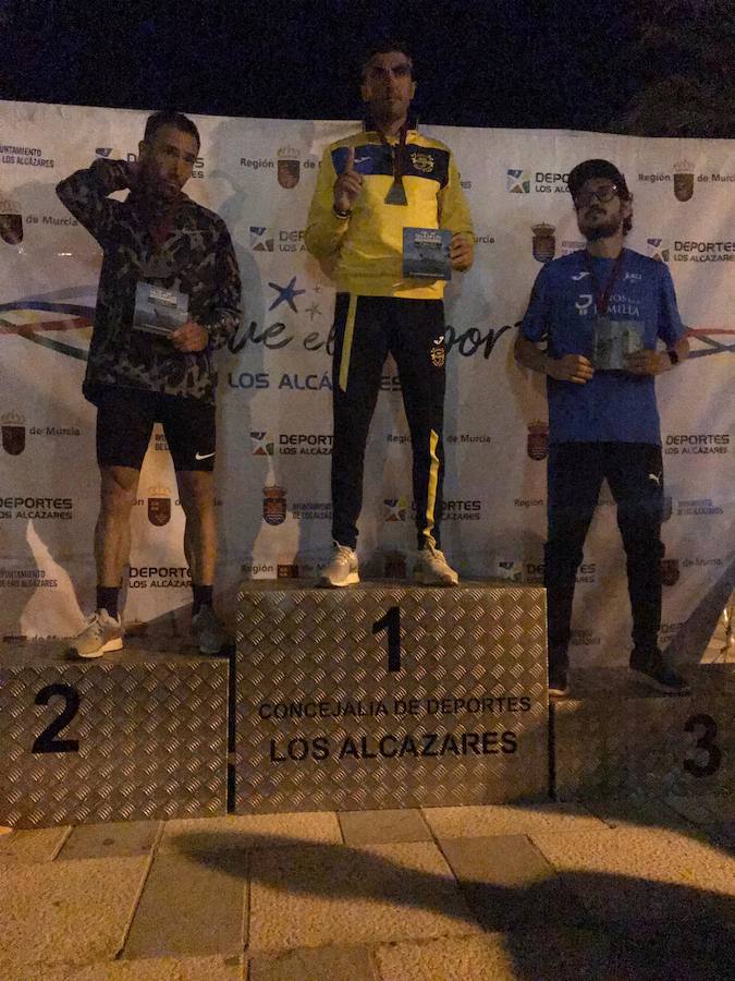 El ganador masculino gana la prueba con un tiempo de 31:29 minutos, por los 39:21 de la vencedora femenina